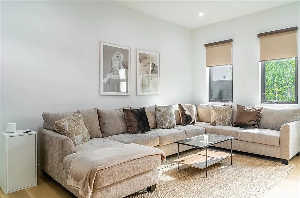 2 bed, 3.5 bath, 1476 sqft, $8,000 — Photo 4