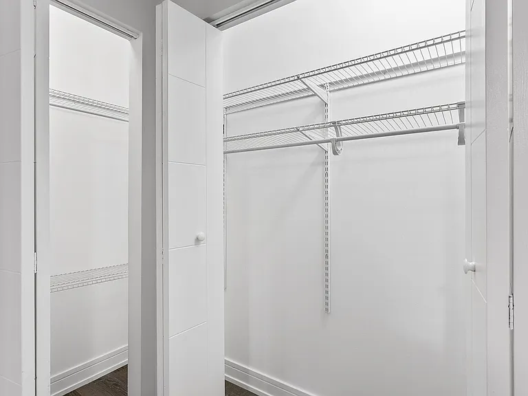 The 1521 Sherwin — Photo 8