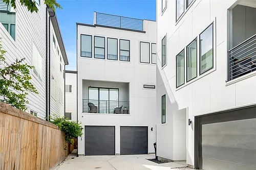 3008 Delano St Photo 1