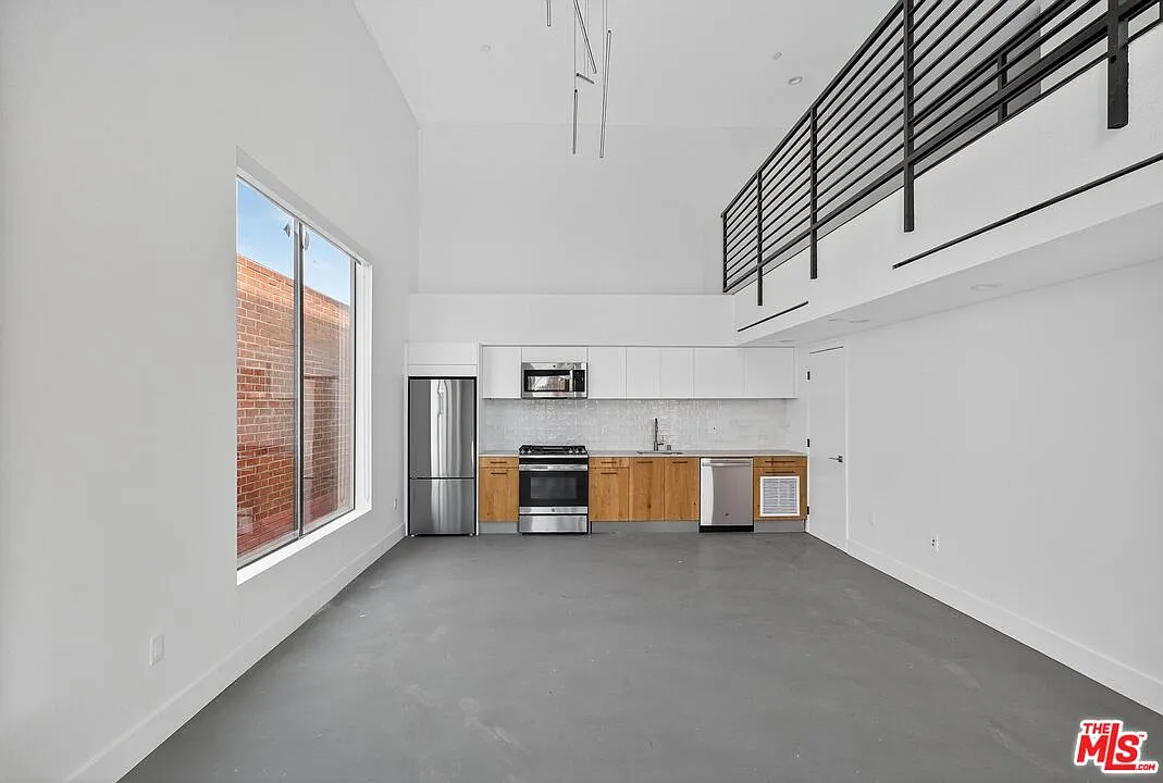 2 bed, 2.5 bath, 1080 sqft, $4,500 — Photo 4