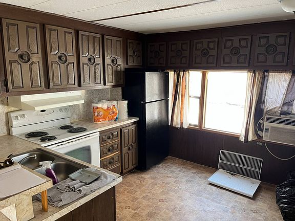 5th image of 1029 Cedar Ave Trailer 4