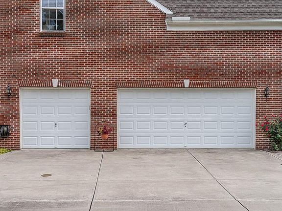 2nd image of 2626 Wyndham Dr