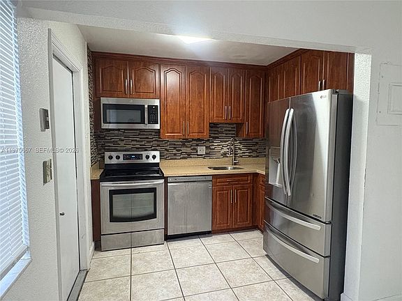 4th image of 821 NW 46th Ave #821