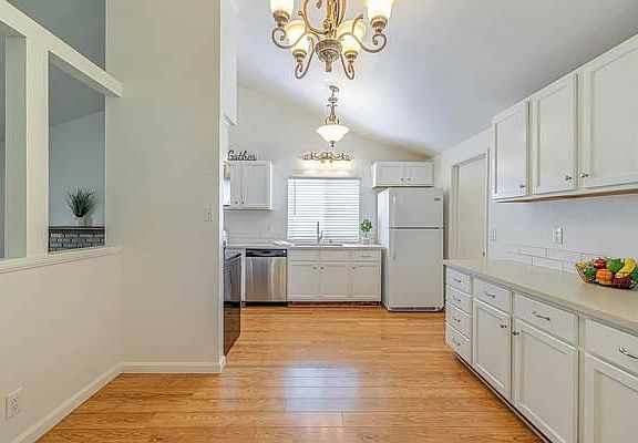 4th image of 442 E Avenue J3
