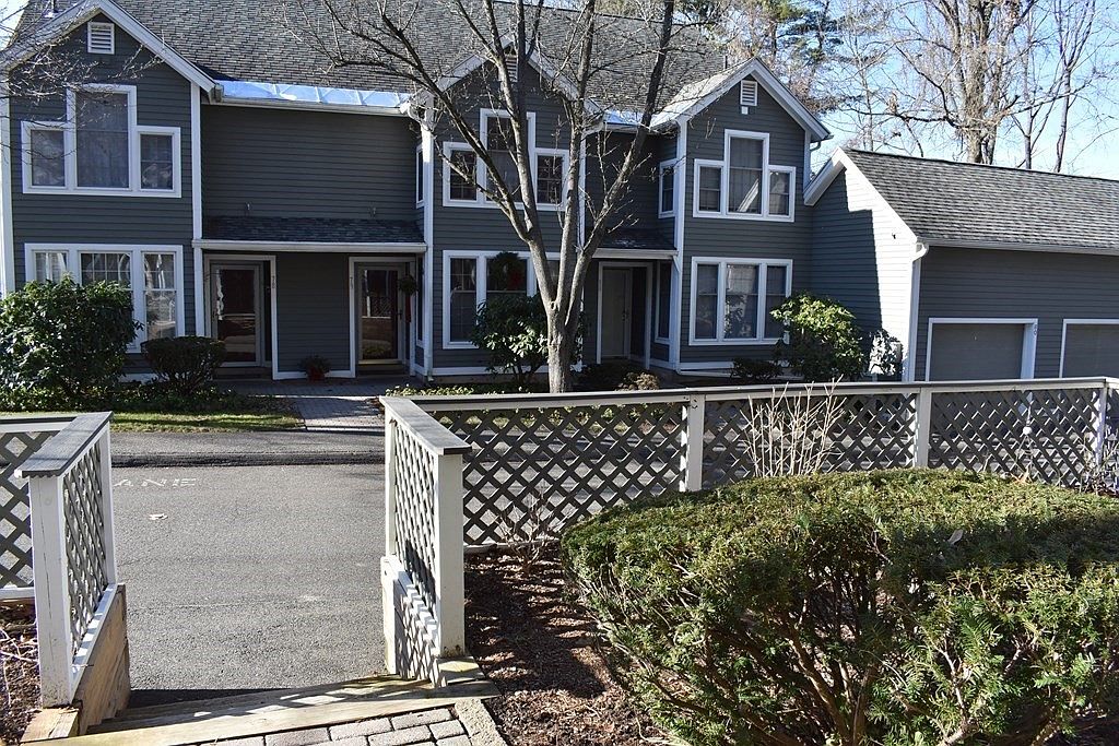 75 Amity Pl 75 Amherst Ma 01002 Mls 72768370 Zillow