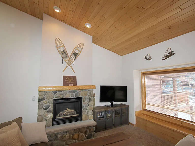 104 Clover Ln — Photo 7