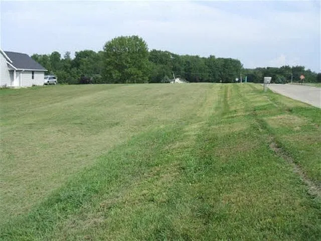 1612 Edgewood Dr photo 1