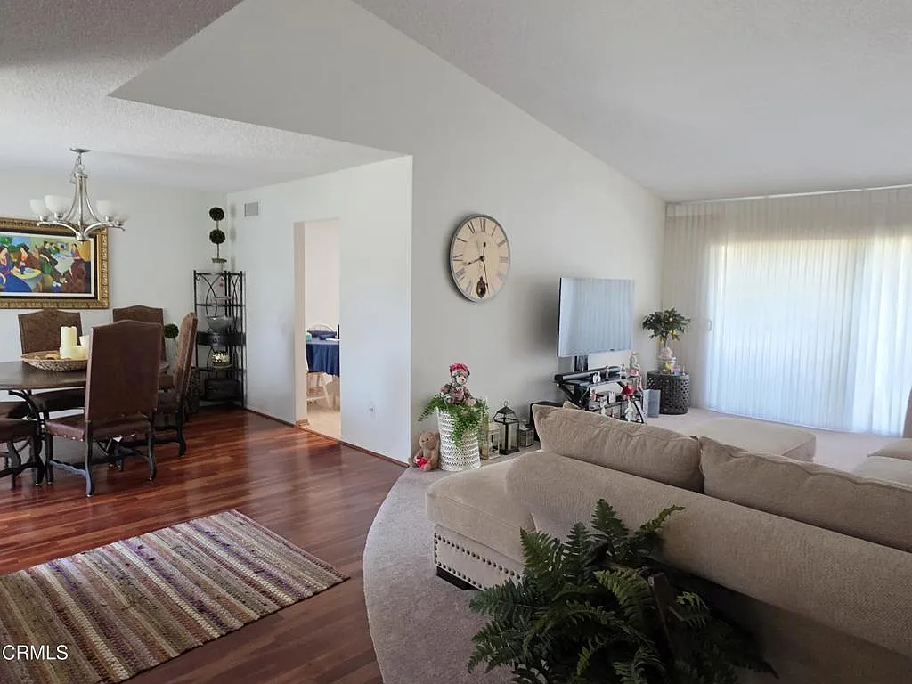3 bed, 2.0 bath, 1498 sqft, $3,500 — Photo 3