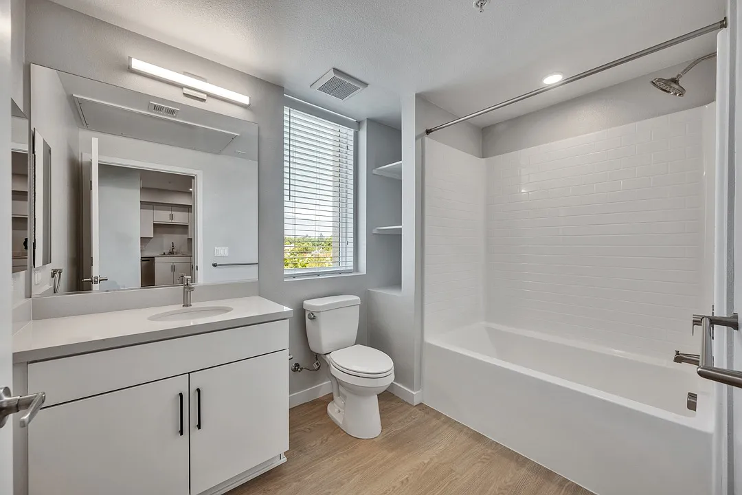 Downtown Ontario Luxury Apartments — Photo 4