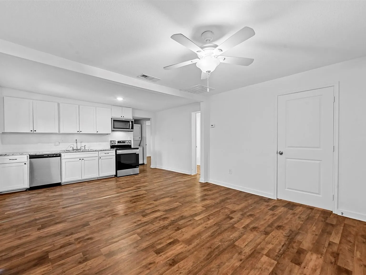3 bed, 1432 sqft, $1,500 — Photo 2