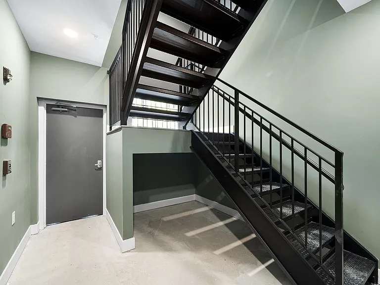1772 N Front St #3 — Photo 36