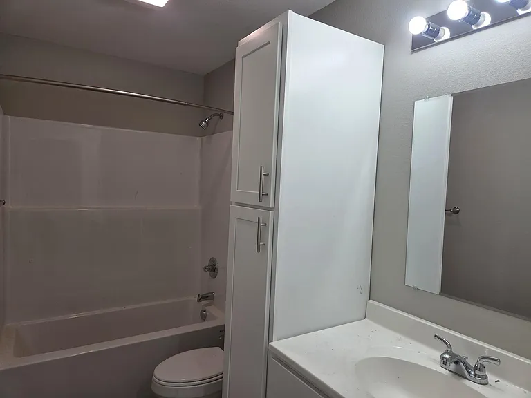 Willow Grove Apartments — Photo 48
