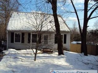 320 9th St, Sellersville, PA 18960