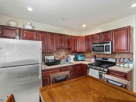 5th image of 1115 22Nd St