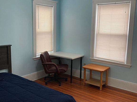 5th image of 44 Woodbine St #1