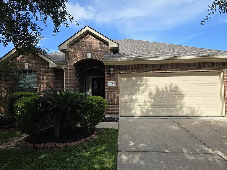 2242 Waxwing Dr — Photo 1
