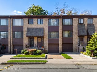 308 Grasmere Dr, Staten Island, NY
