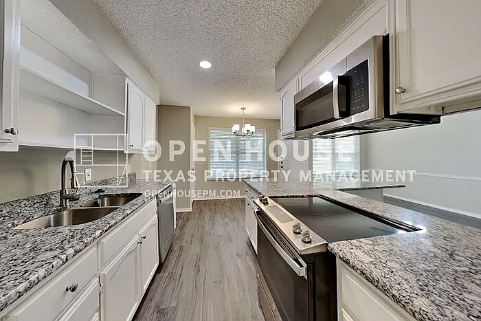 4819 Butterfield Rd — Photo 6