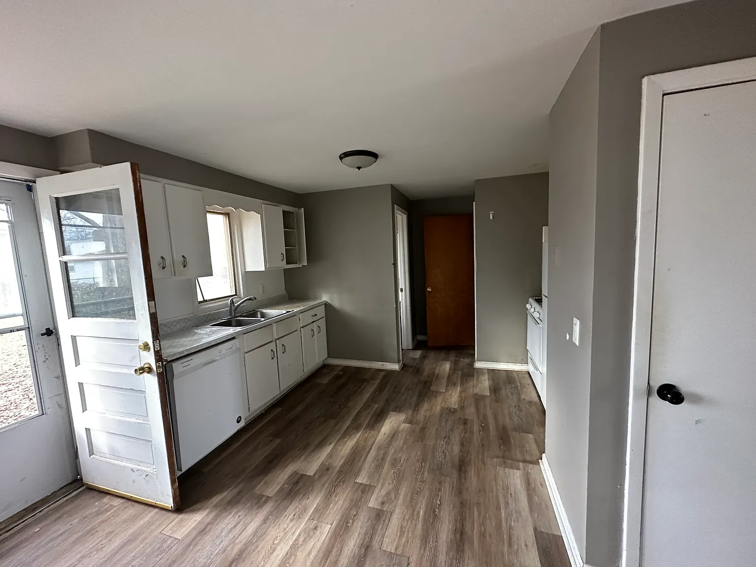 119 E Summerset Ln — Photo 2