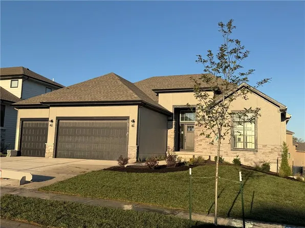 17429 Gillette St, Overland Park, KS 66221