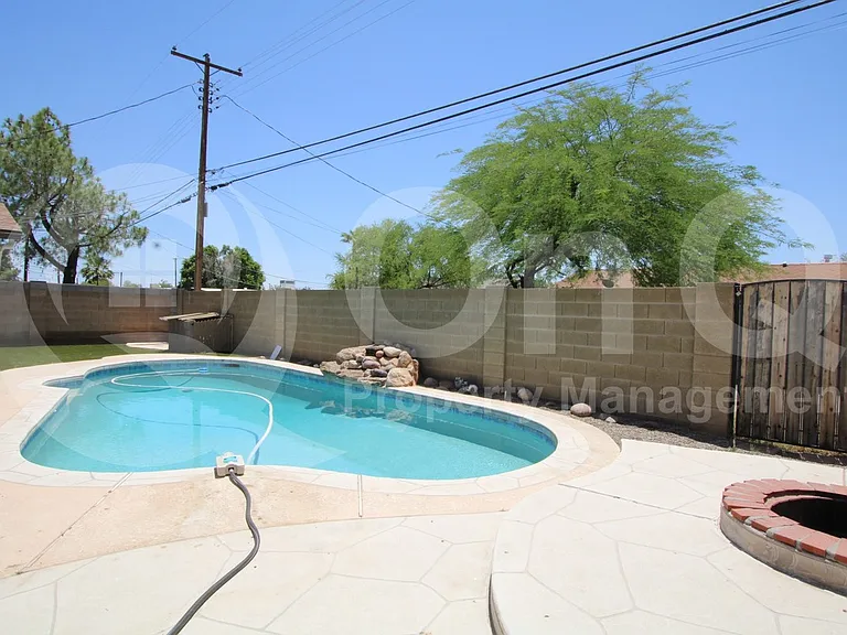 425 E Continental Dr — Photo 21