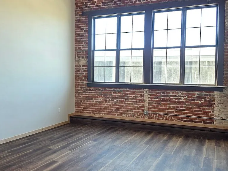 1209 Main St — Photo 4
