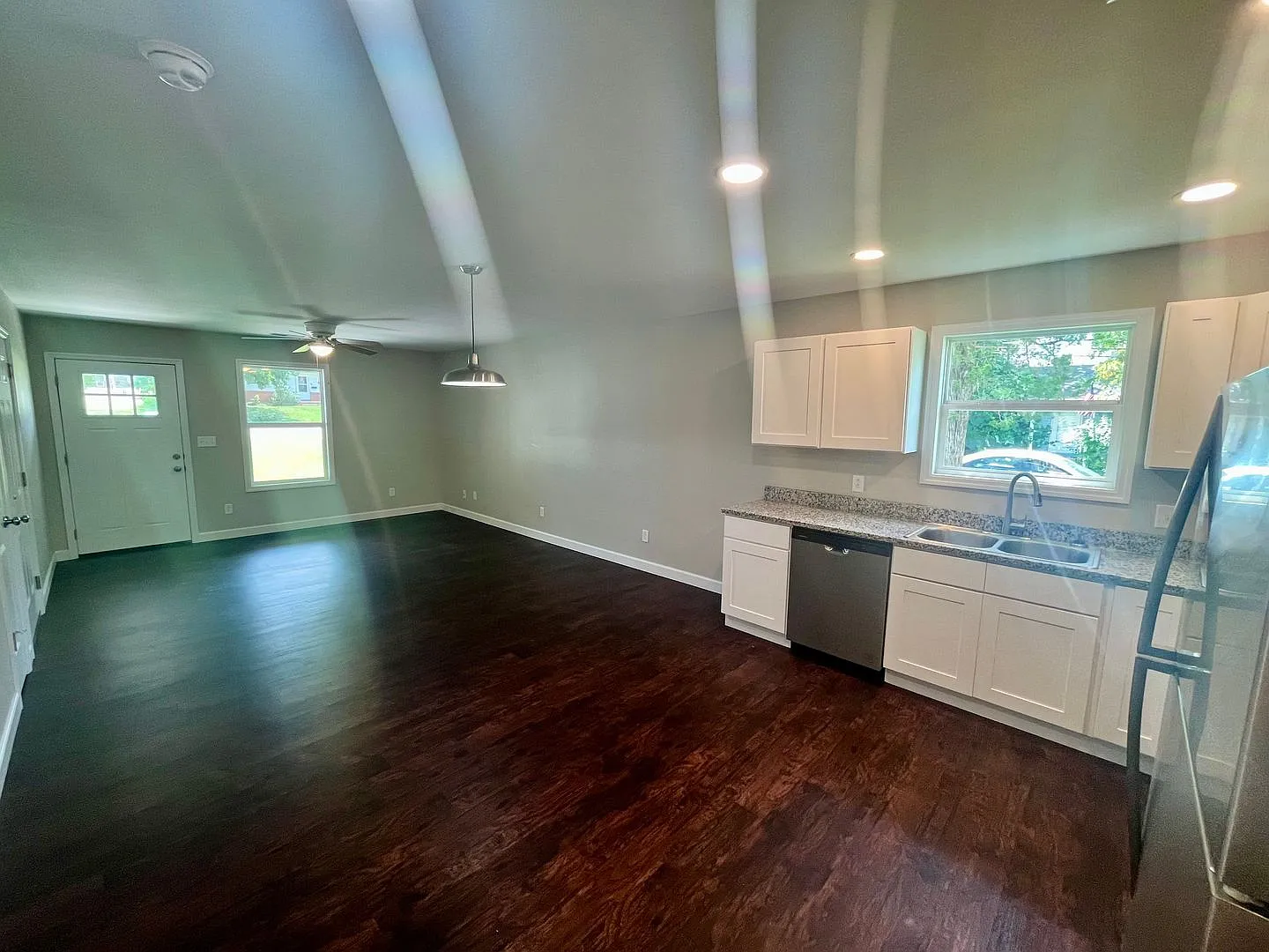 3 Bedrooms | 2 Bathrooms | 1 Car Garage — Photo 4