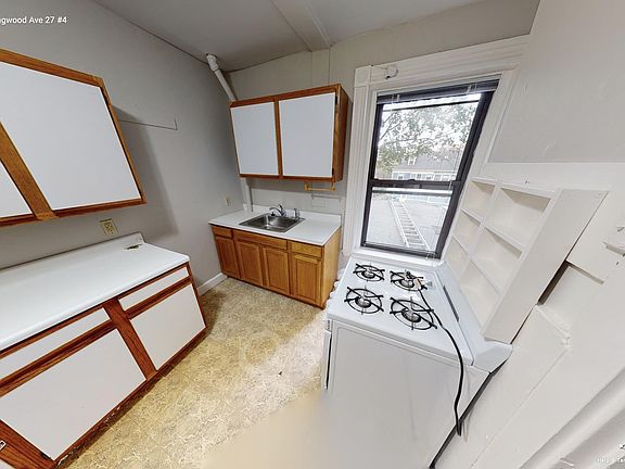 5th image of 27 Longwood Ave #4B