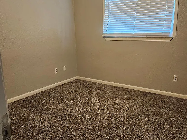Topaz Dr — Photo 3