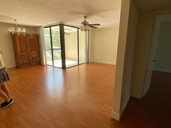 3rd image of 820 Lavers Cir APT G303