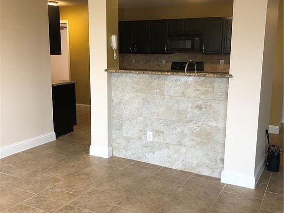 3rd image of 3022 Pineridge Dr