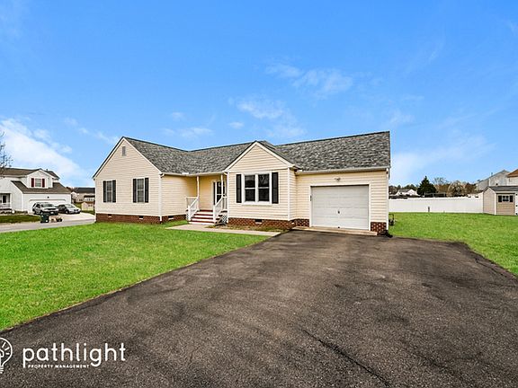 2nd image of 1600 Fawcett Ln