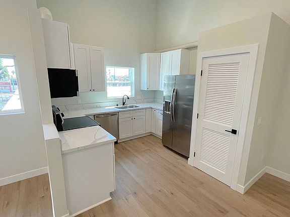 3rd image of 4321 33rd St #4