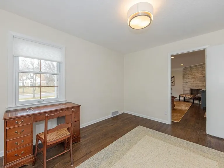 21112 Halworth Rd — Photo 10