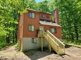 165 Deer Trail Dr, Hawley, PA 18428