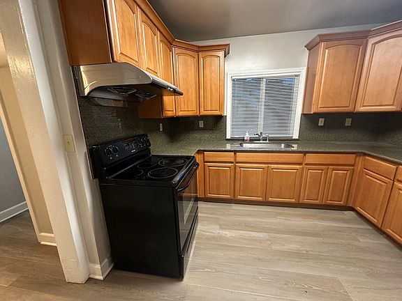 5th image of 3952 35th Ave