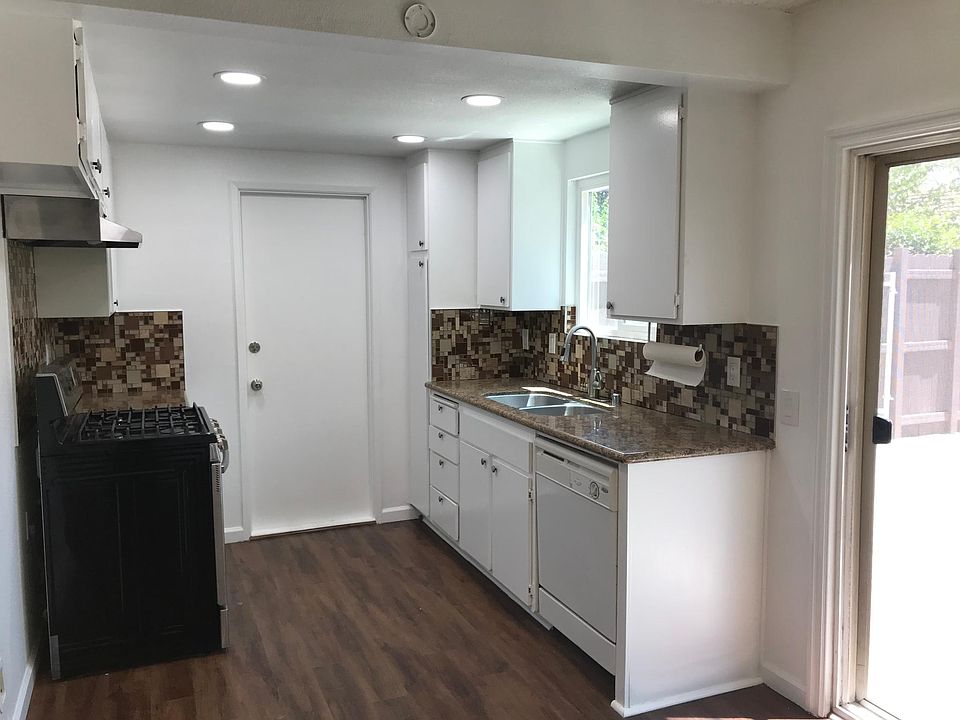 1st image of 196 Whitney Ave APT 3