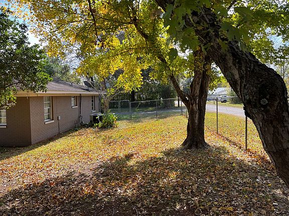 5th image of 205 W Panola St