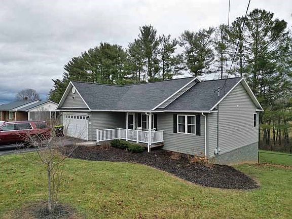 2nd image of 245 Courtland Cir
