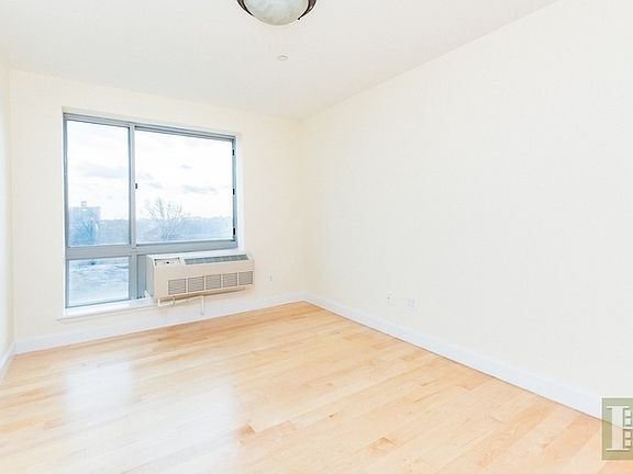 5th image of 2360 Amsterdam Ave APT 6D