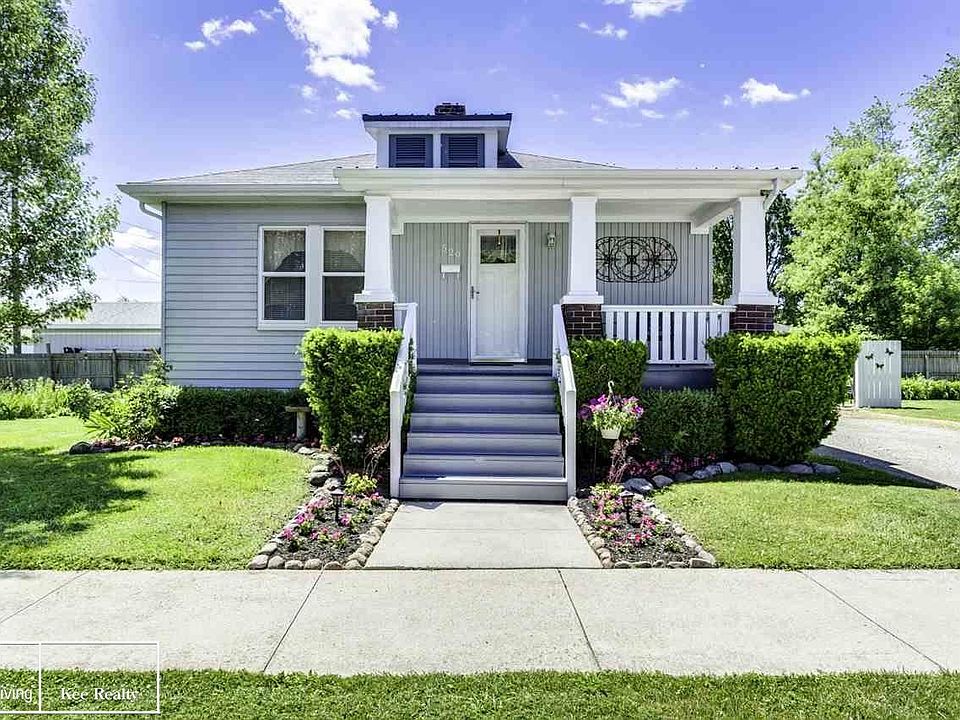 1st image of 529 Robertson St