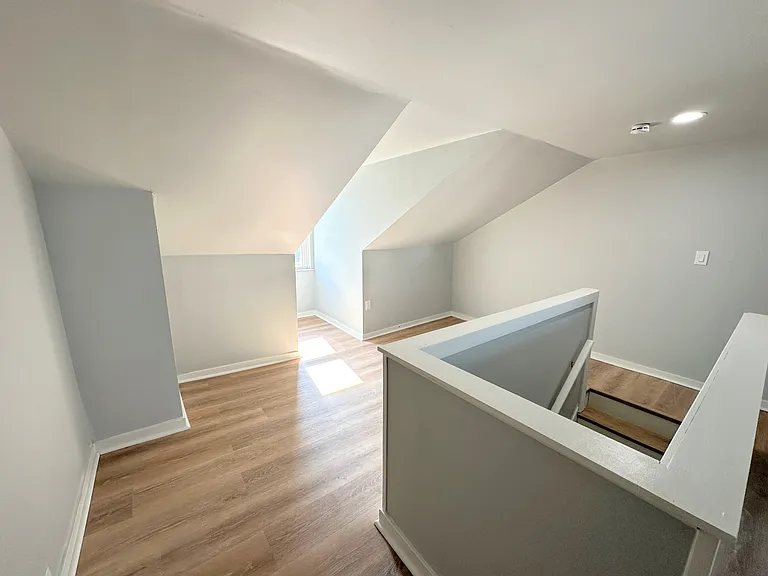 209 Mary St — Photo 25