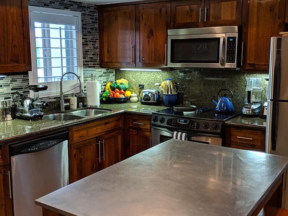 2nd image of 801 W Hawthorn St Unit 303