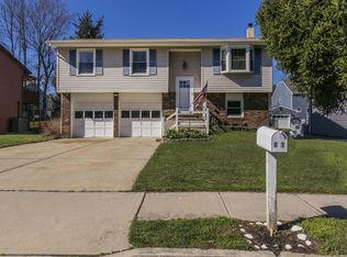 61 Walnut St, Farmingdale, NJ 07727