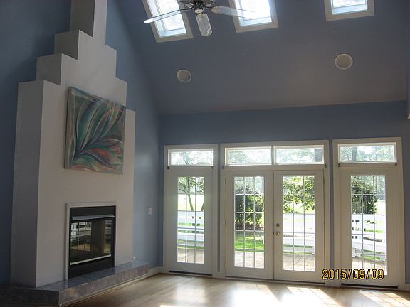 5th image of 210 N Country Club Drive