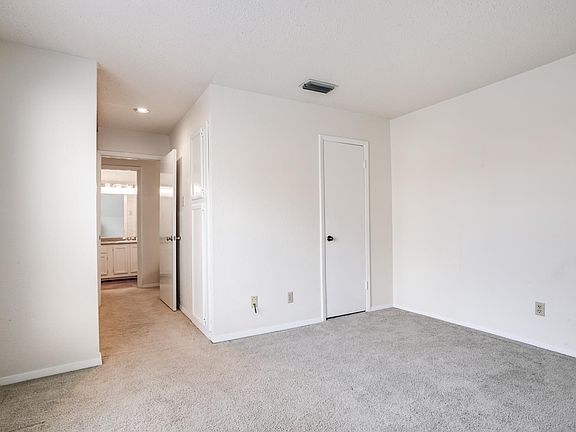 3rd image of 3915 Buena Vista St Unit C