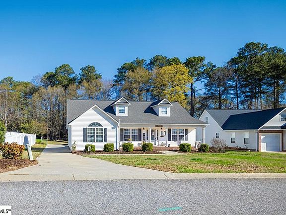 3rd image of 121 Amberwood Dr