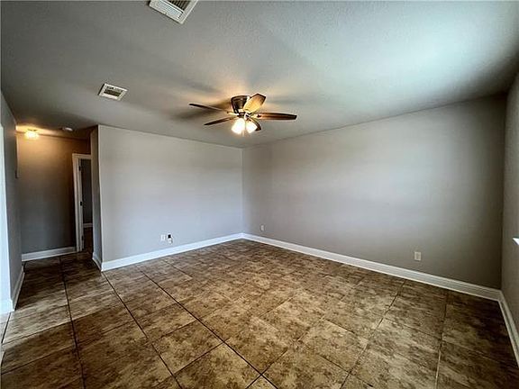 2nd image of 425 Dubarry St