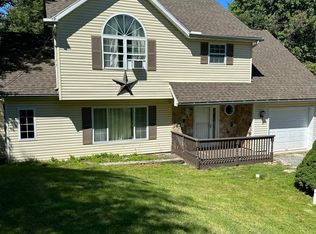 1143 Horizon Dr, Long Pond, PA 18334