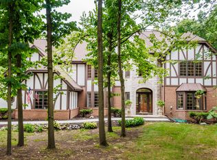 14335 Woodmount Dr, Brookfield, WI 53005